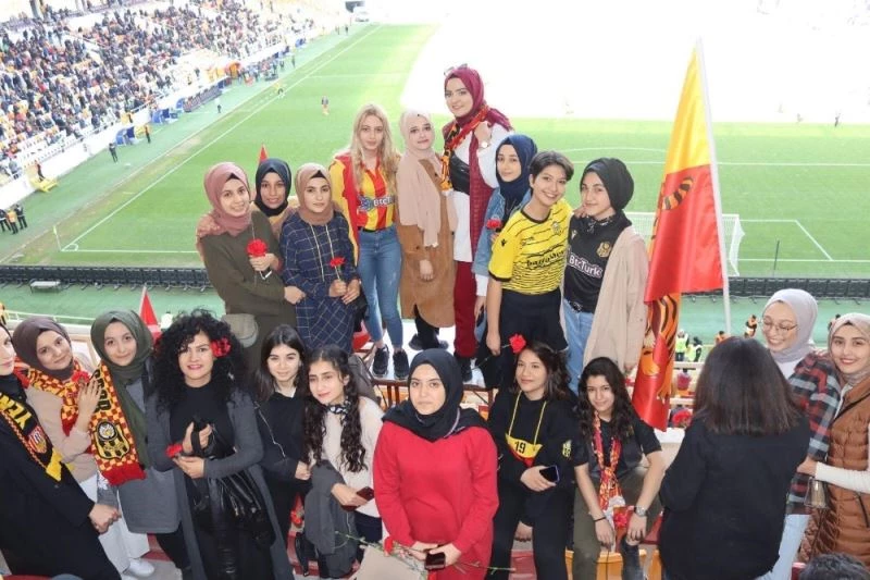 Kadın taraftarlardan kadın cinayetlerine videolu tepki
