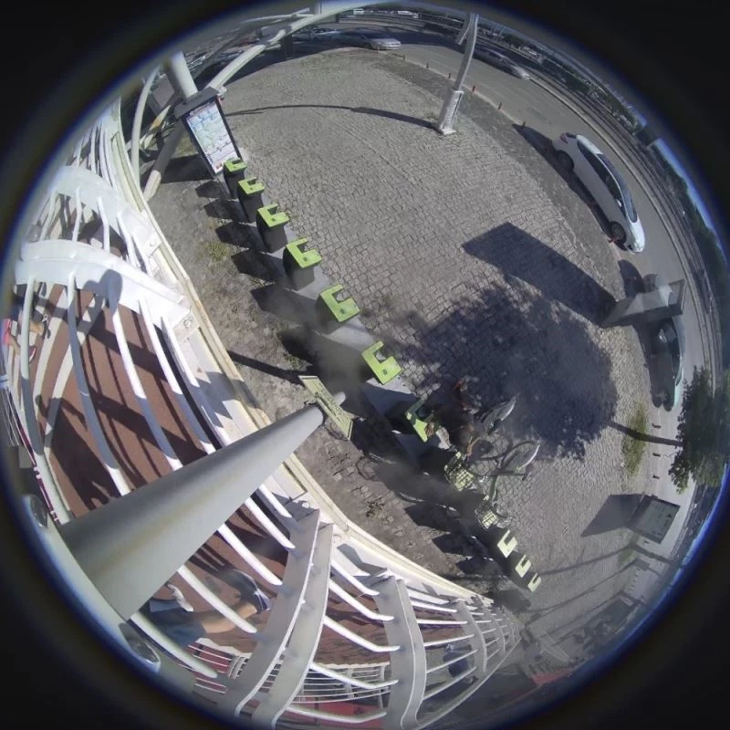 Kiralık bisikletlere zarar veren şahıslar güvenlik kamerasına yakalandı
