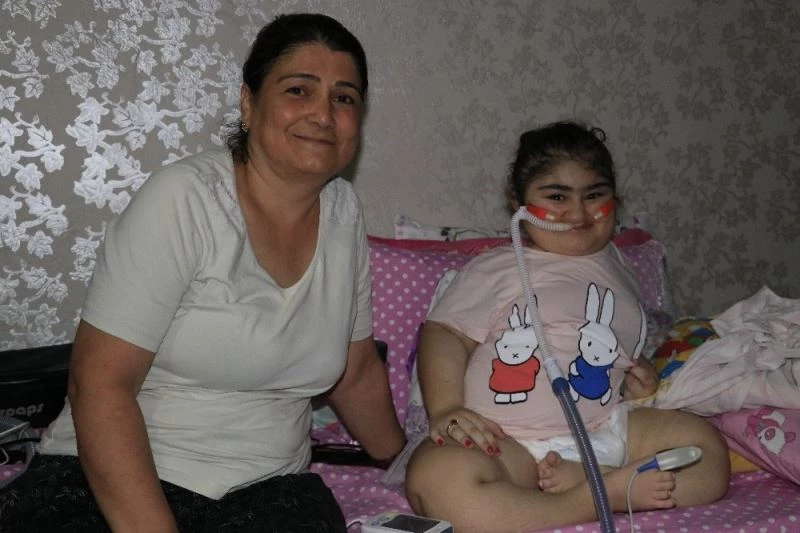 Cam kemik hastası Yasemin evden çıkamıyor
