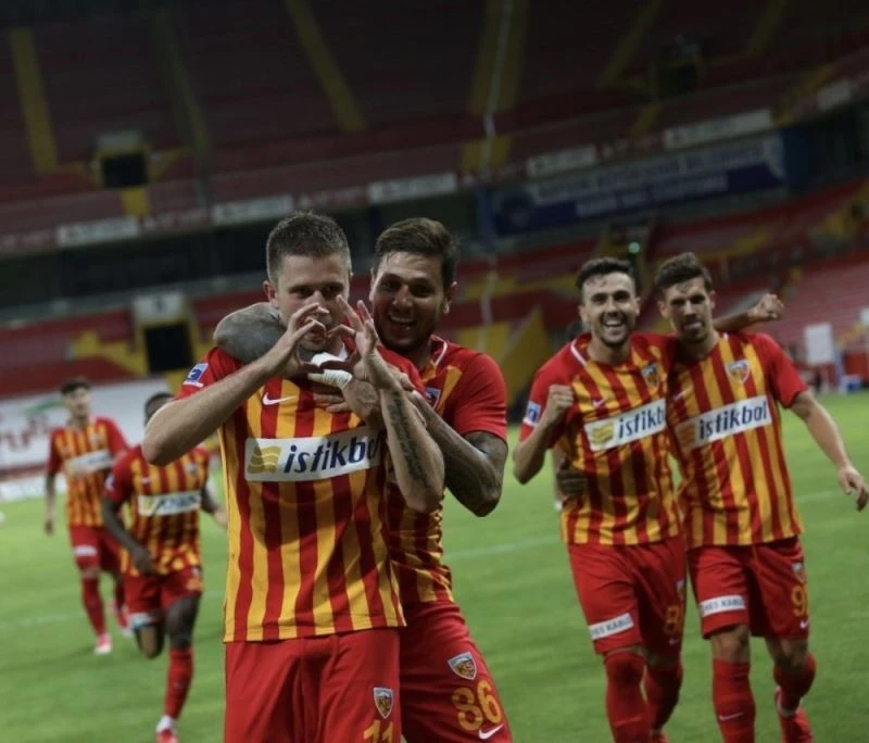 Artem Kravets 9. golünü attı
