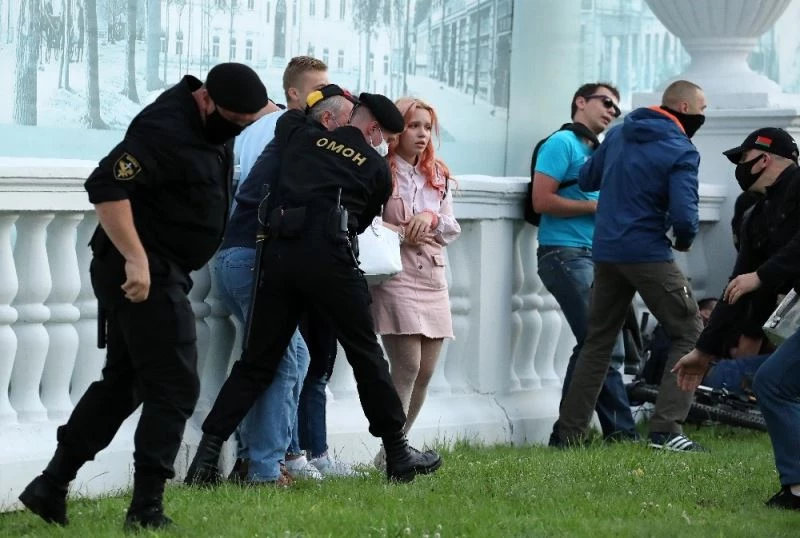 Belarus’ta Yüksek Seçim Kurulu’nun iki Devlet Başkanı adayına onay vermemesi ülkeyi ayağa kaldırdı
