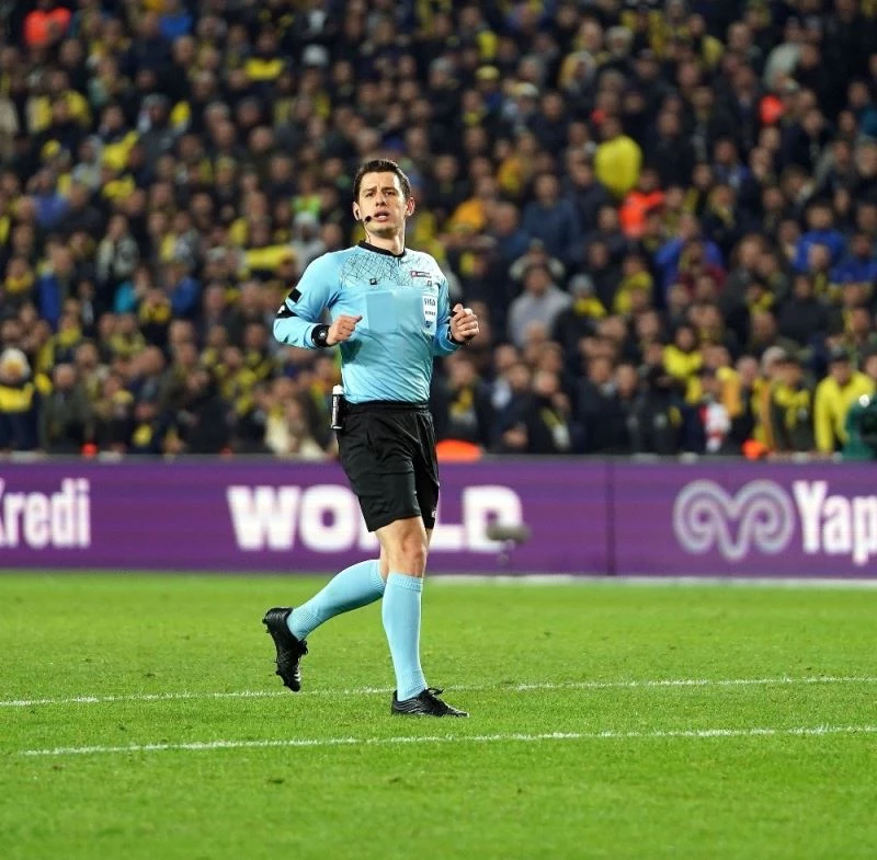 Derbinin hakemi Halil Umut Meler
