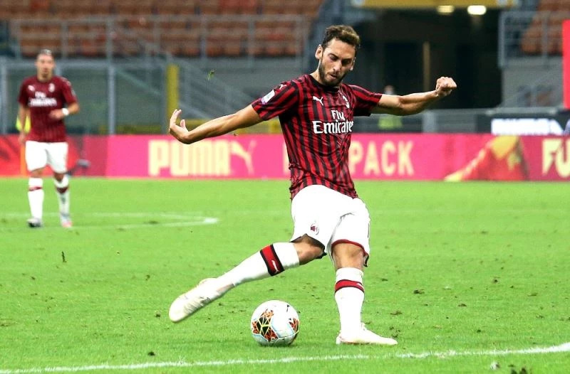 Çalhanoğlu yıldızlaştı, Milan 3 puanı aldı
