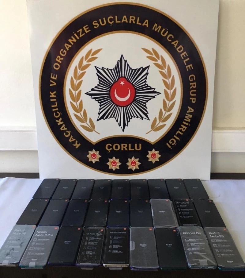 İşyeri aramasında 27 adet gümrük kaçağı telefon bulundu

