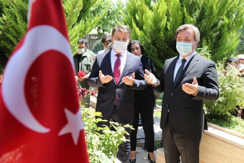 Vali Aydoğdu: “15 Temmuz bir milletin yeniden şahlanışa kalkışının adıdır”
