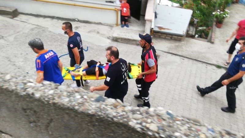 Ayağı asansöre sıkışan çocuk için ekipler seferber oldu
