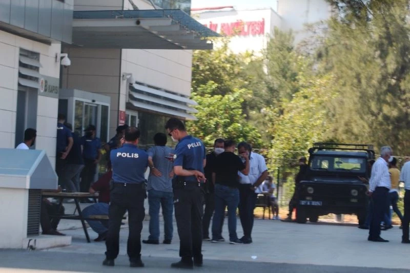 Bıçaklı sopalı kavgada ölü sayısı 2’ye yükseldi, cenazeler çevik kuvvet ve özel harekat eşliğinde teslim edildi
