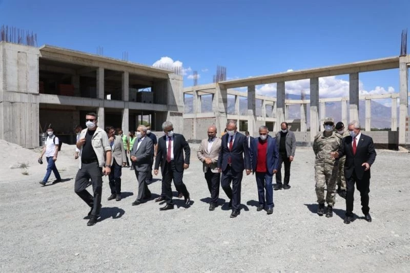 Vali Makas, Terzibaba Külliyesi inşaat alanında incelemelerde bulundu
