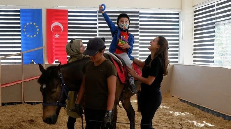 Hippoterapi Merkezinde başarılı çalışmalar
