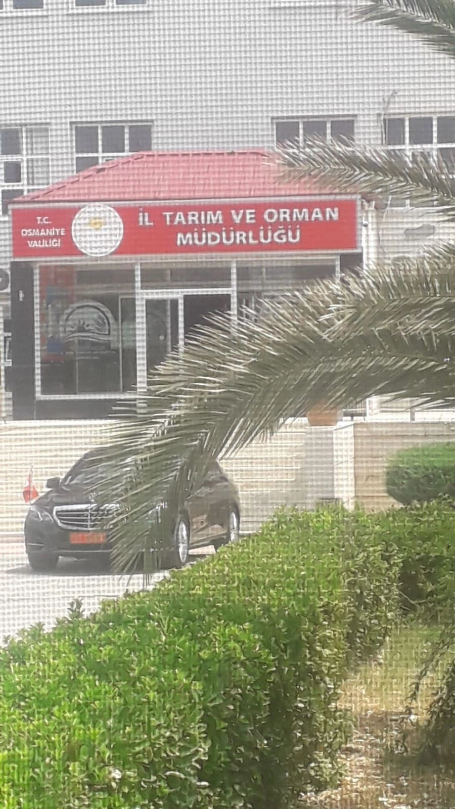 OSMANİYE VALİSİ ASANSÖRDE KALDI