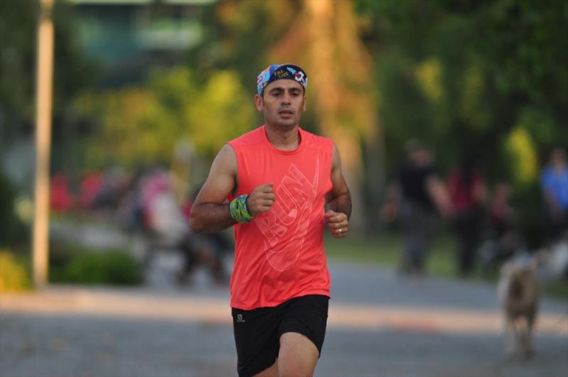 Kaporta ustasının maratondaki yeteneği yanlışlıkla yazıldığı yarışta ortaya çıktı