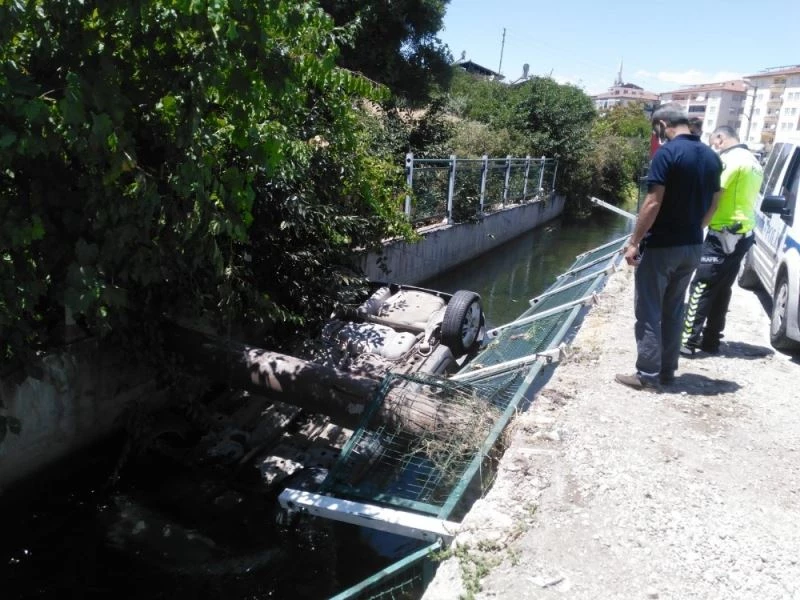 Derme sulama kanalına yine araç uçtu
