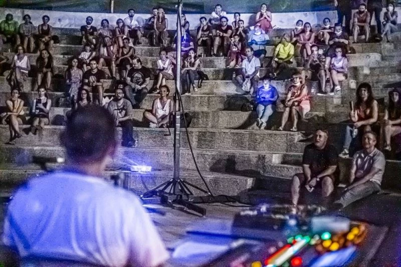 Canlı radyo programında efsane müzik grubu Pink Floyd gecesi
