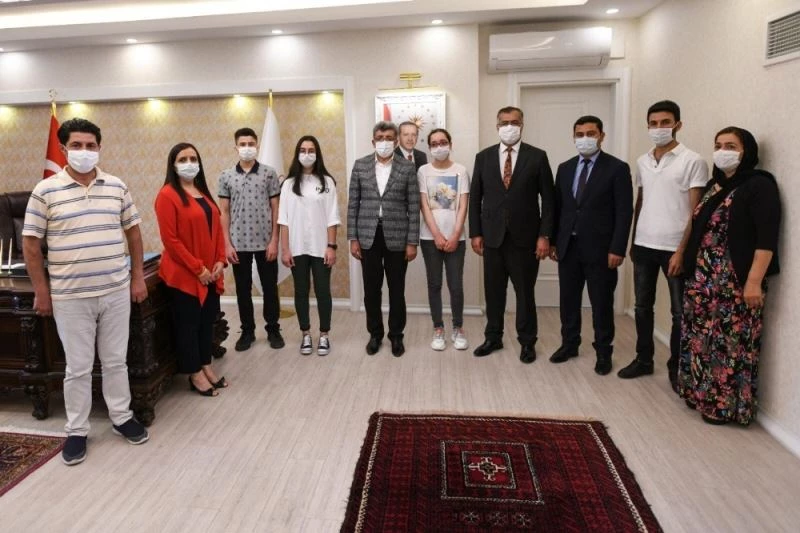 Vali Bilmez LGS Türkiye birincilerini ağırladı
