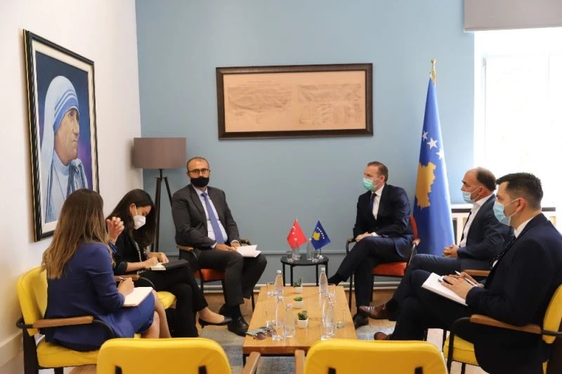 Türkiye Priştine Büyükelçisi Sakar’dan Kosova Sağlık Bakanı Zemaj’a ziyaret
