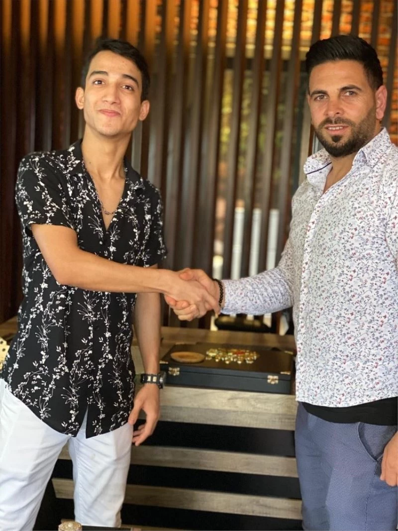 Şahin Kendirci’nin yeni klibine Adanalı işadamı Nusret Bulut sponsor oldu
