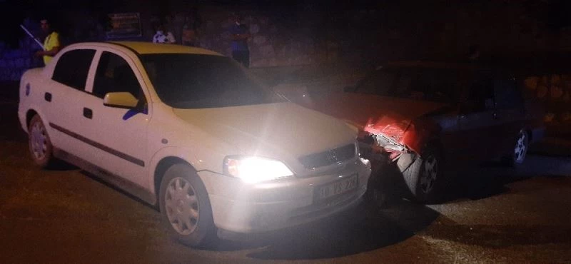 2 araç kafaya çarpıştı, korkudan bayılan kazazedenin kafası yarıldı
