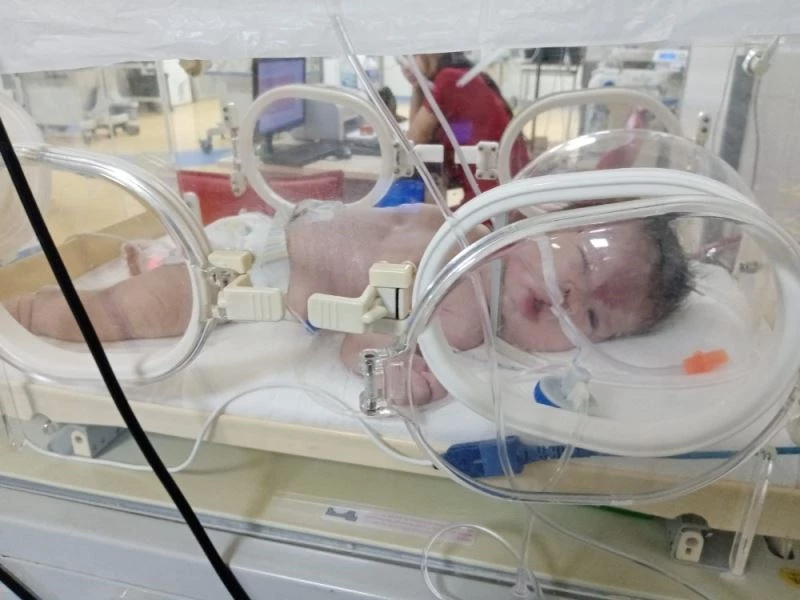 Erkek kimlikli Elif Naz bebek, ölümün kıyısında yardım bekliyor
