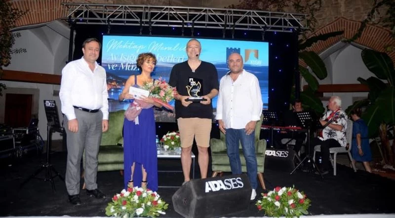 Ünlü tiyatrocu Levent Üzümcü, “ Ay Işığı Sohbetleri ve Müzik “ etkinliğine konuk oldu
