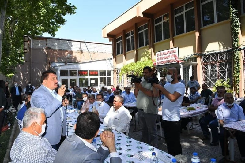 Özsan Sanayi Sitesi esnaflarıyla bir araya gelindi
