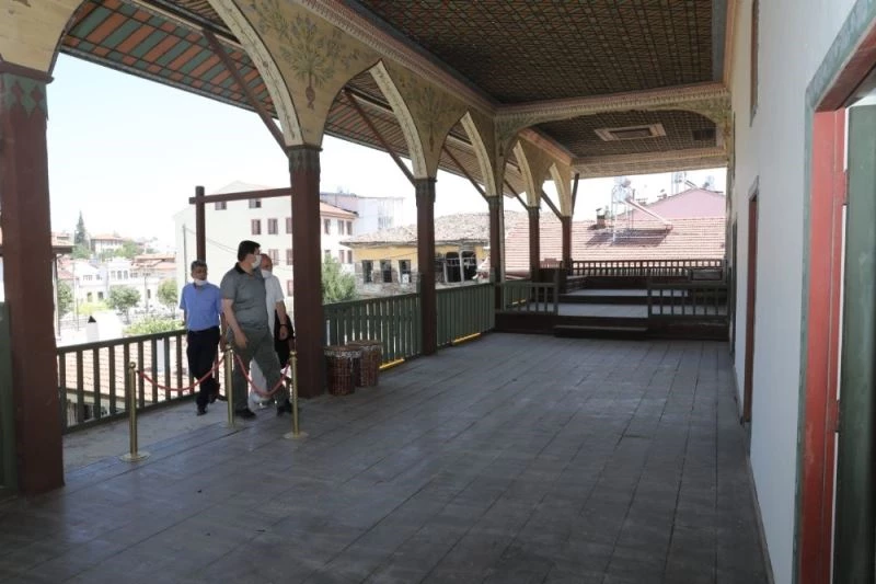 Vali   Arslantaş’tan, İnsuyu Mağarası ve tarihi konaklara inceleme
