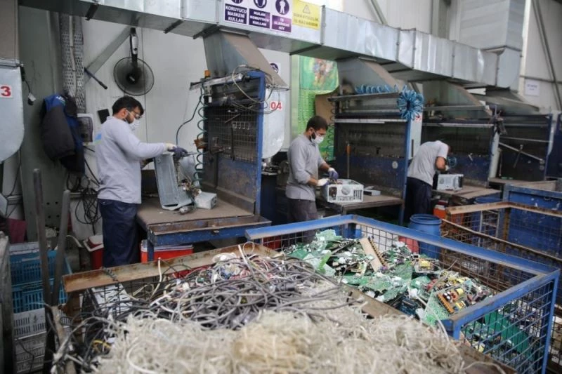 Kocaeli’de e-atıklar geri dönüşüme kazandırılarak bertaraf ediliyor
