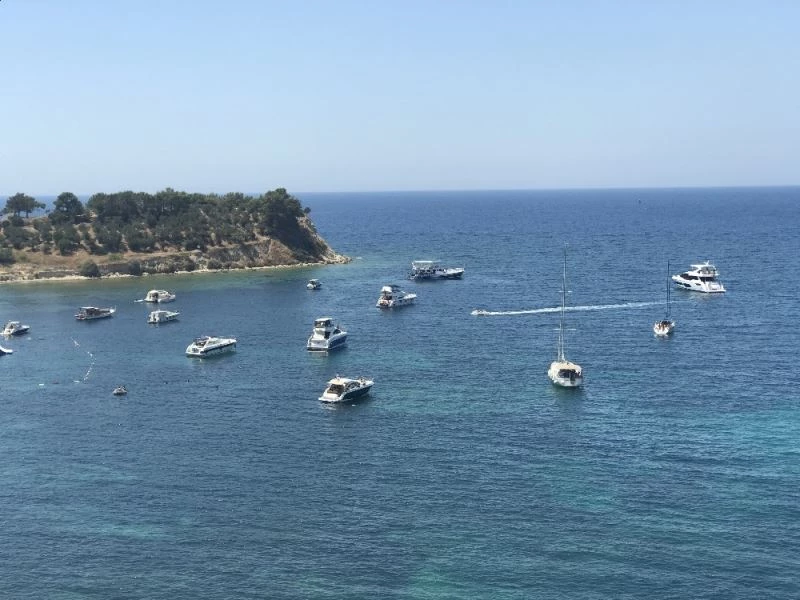 Lüks yatlar Kuşadası’nda boy gösterdi
