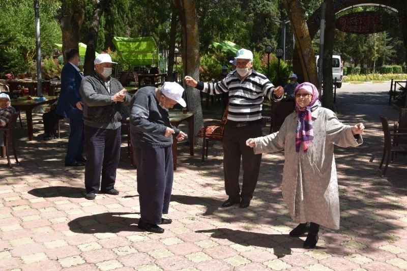 Büyükşehir’den ‘koca çınarlara’ moral
