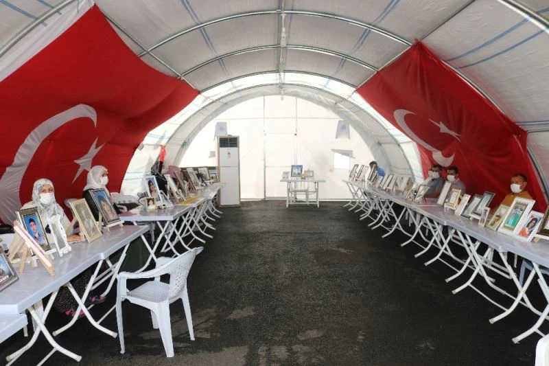 HDP önündeki ailelerin evlat nöbeti 321’inci gününde
