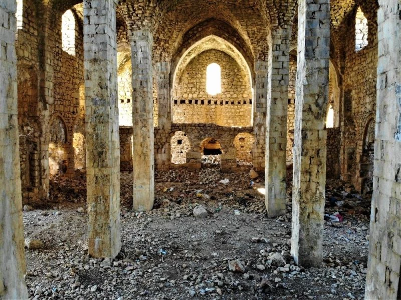 Definecilerin hedefi olan tarihi kilise ve manastır turizme kazandırılmayı bekliyor
