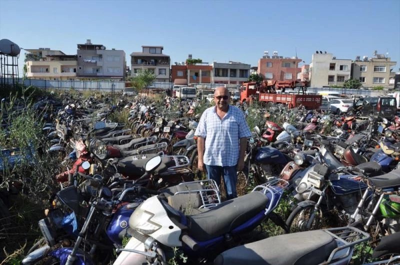 Tarsus’ta yediemin deposundaki binlerce motosiklet sahiplerini bekliyor