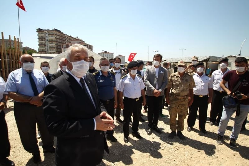 Vali Yıldırım, jandarma karakolu inşaatını inceledi
