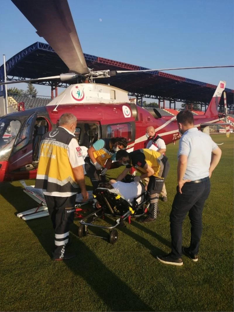 Karın zarı ameliyatı geçiren hasta ambulansla Düzce’ye geldi
