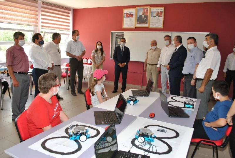 Robotik kodlama sınıfına şehit öğretmenin adı verildi
