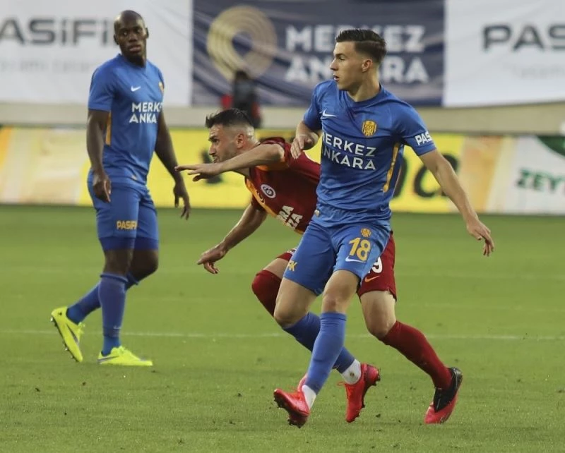 Fenerbahçe’de gözler Konrad Michalak’ta
