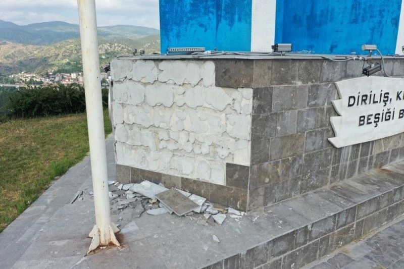 Kayı Boyu Anıtına çirkin saldırı
