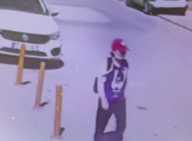 72 gündür kayıp olan kızının son görüldüğü noktaya gelip gözyaşı döktü
