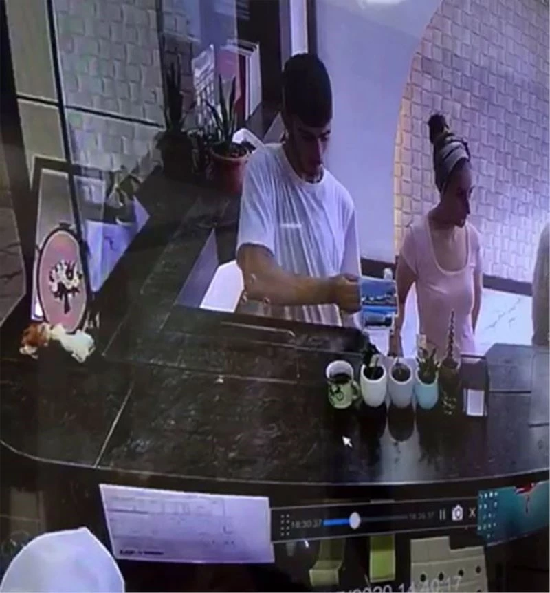 (Özel) Döviz bürosundaki sadaka kutusunu çaldılar
