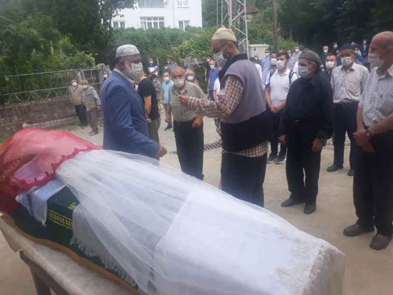 Kazada ölen üniversiteli Şevval son yolculuğuna uğurlandı
