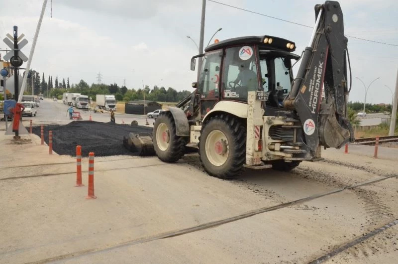 Tarsus’ta hemzemin geçidin yıpranan zemini yenilendi
