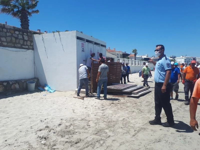 Vatandaşlar plajda güneşlenirken yıkıma geldiler
