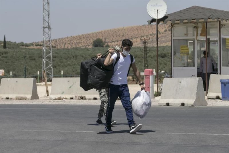 Suriyelilerin ülkelerindeki güvenli bölgelere dönüşleri sürüyor