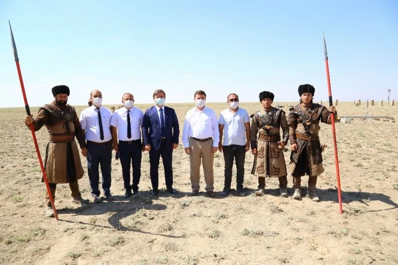 Vali Aydoğdu ve Başkan Dinçer film setinde
