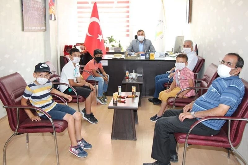 mahallelerine park yapılması için imza topladılar
