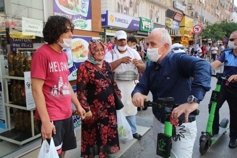 Başkan Gültak, scooterla kent turu attı

