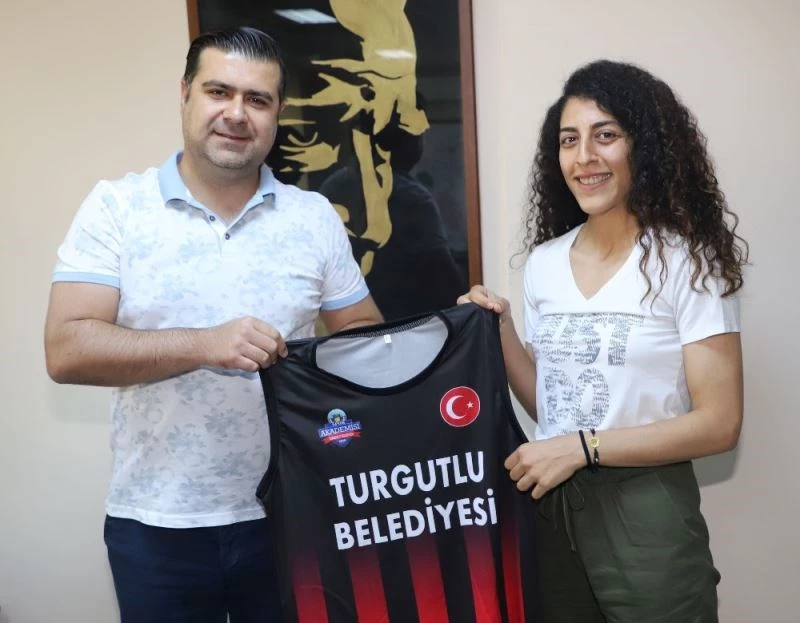 Zeliha Öter bir yıl daha Turgutlu Belediyespor’da
