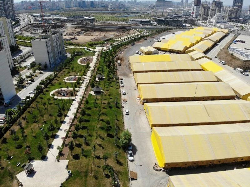 (ÖZEL) İBB’nin lüks sitelerin arasına izin verdiği kurban pazarı halkın tepkisini çekti
