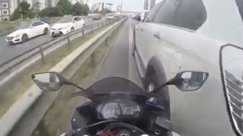 (Özel) İstanbul’da motosikletlilerin ölümden döndüğü kazalar kamerada

