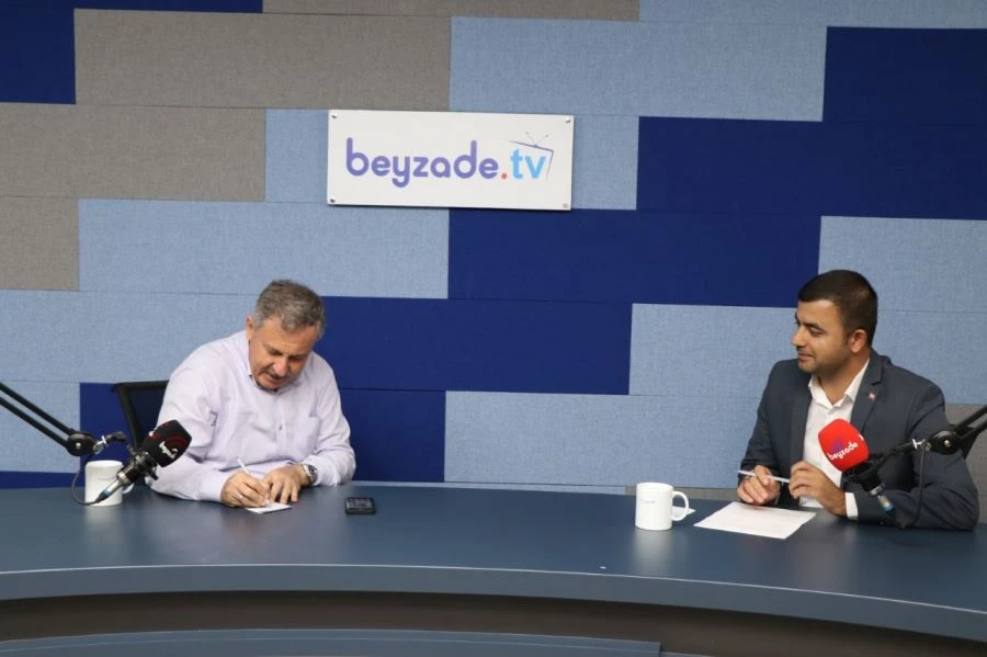 SİYASET MİLLETE HİZMET KAPISI OLMALI