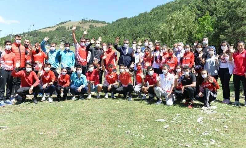 Vali Memiş’ten Milli Atletlere cağ kebap ziyafeti
